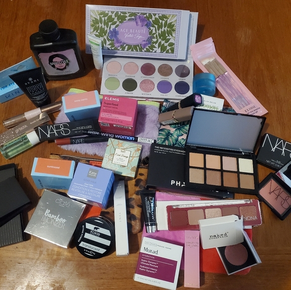 Makeup bundle - Picture 2 of 6